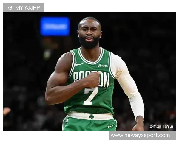 杰伦布朗全能表现31投12中砍下33分并贡献10篮板5助攻2抢断2盖帽