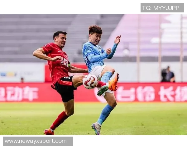 上海海港即将引援岳鑫卢永涛加盟在即助力球队新赛季